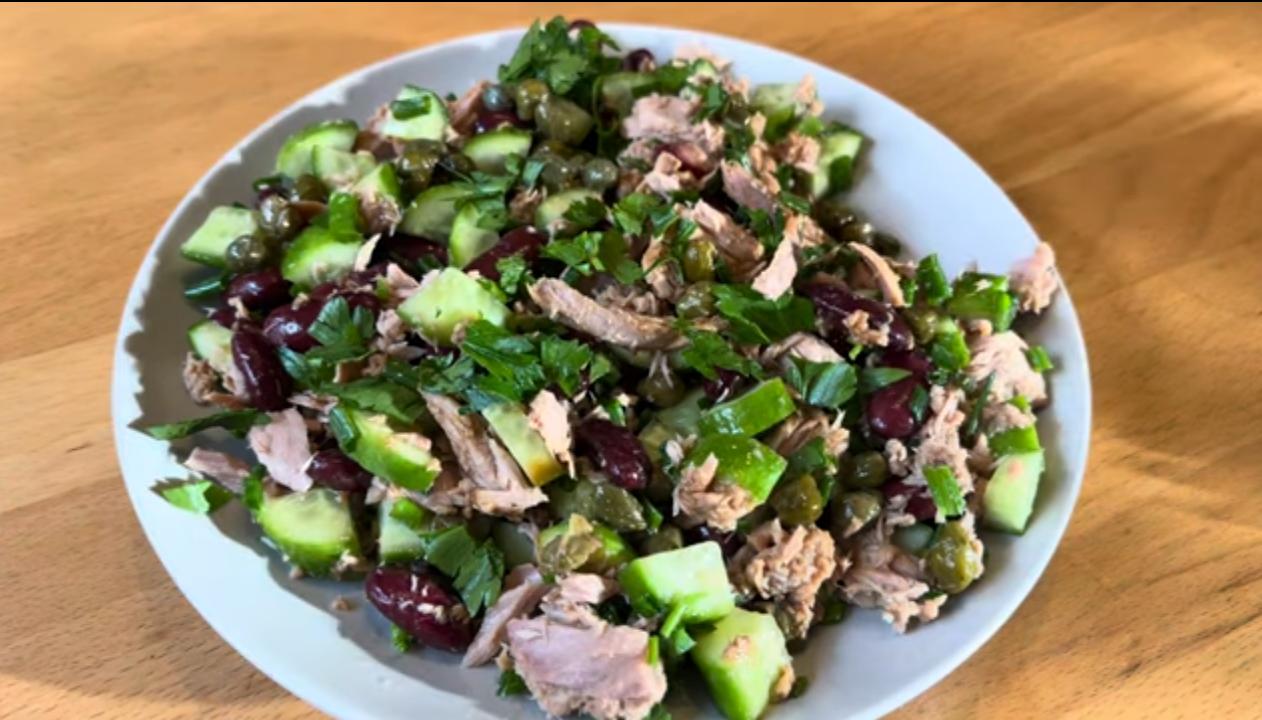 Салат з тунцем та квасолею